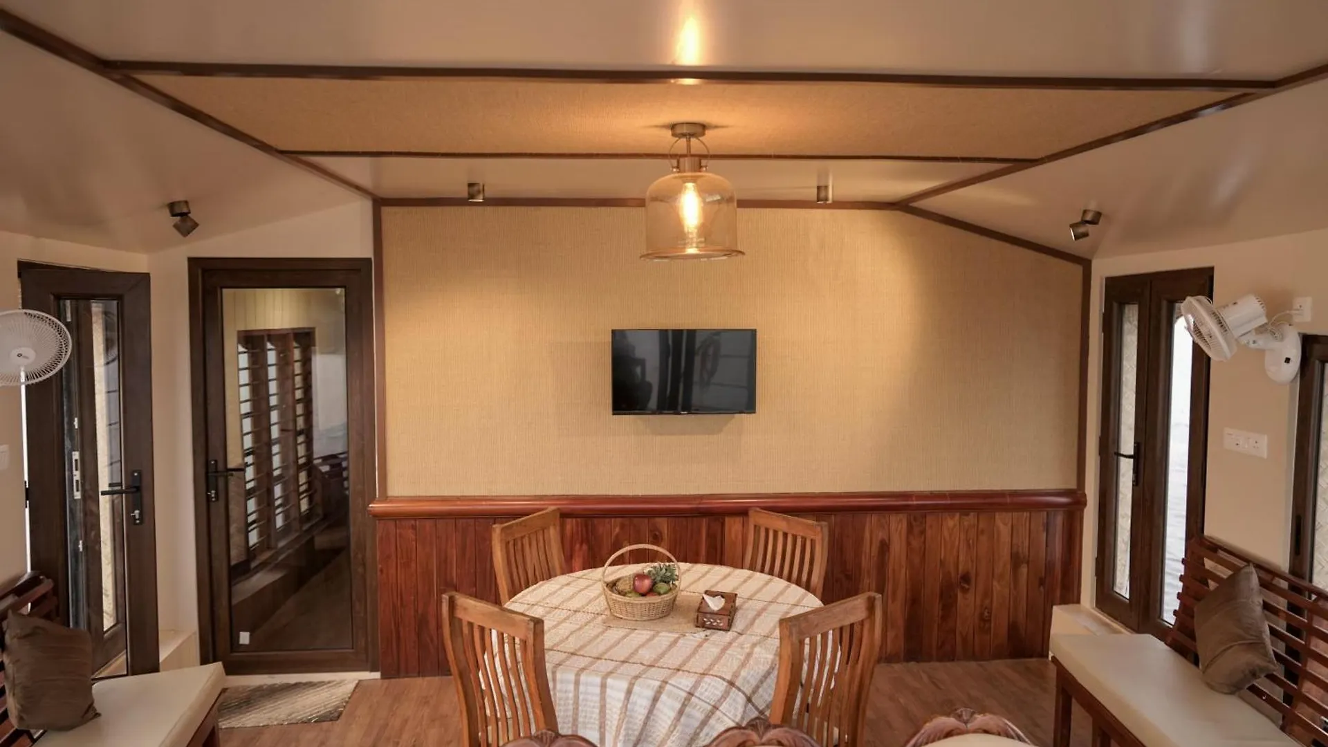Lotus Lande House Boats Otel Alappuzha Hindistan