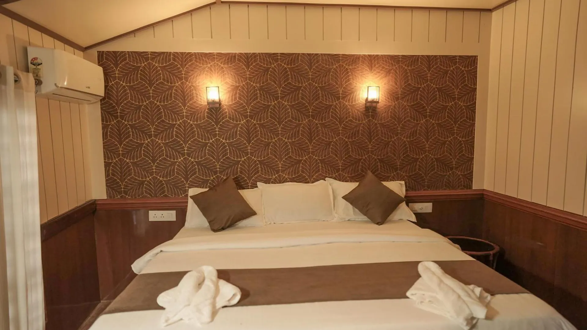 Tekne Lotus Lande House Boats Otel Alappuzha